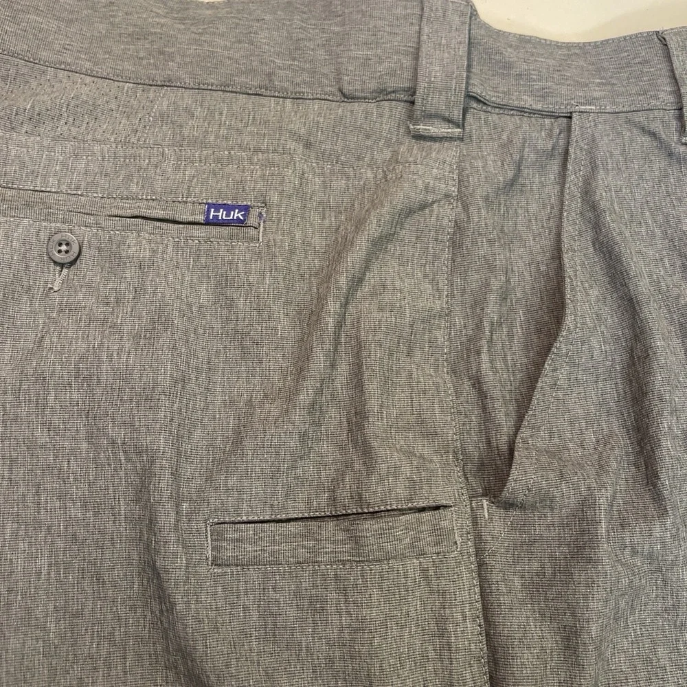 Huk‎ Beacon Short Mens 2XL 40x8 Grey Performance Stretch Fishing Quick Dry
